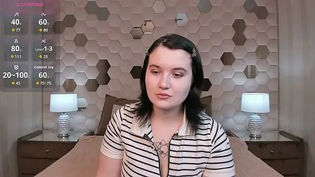 MollySoShy on StripChat