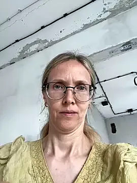 MollyStory on StripChat 