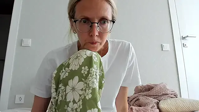 MollyStory on StripChat 