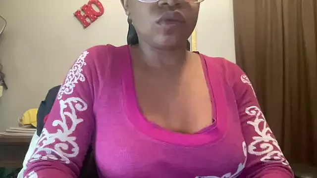 Offline MommyConfident on StripChat