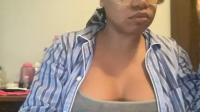 Offline MommyConfident on StripChat