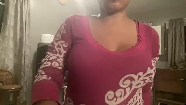 Offline MommyConfident on StripChat