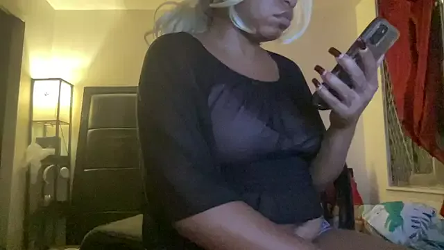 Offline MommyConfident on StripChat