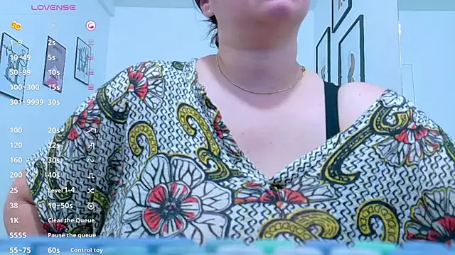 Freechat MommyHelpsmee on StripChat