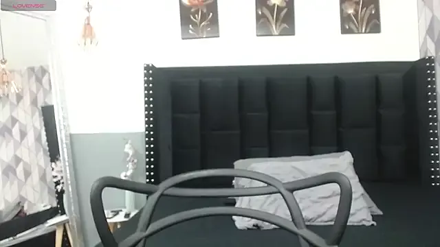 Freechat MommyHelpsmee on StripChat