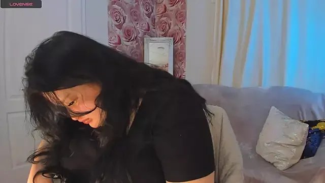 MonaSteele on StripChat