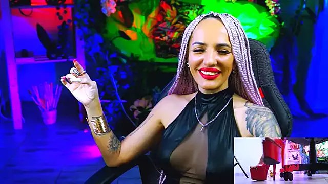 MonicaMaxwel on StripChat