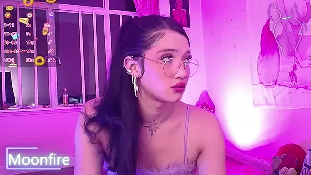 moonfiredancer on StripChat