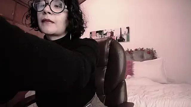 Moony_14 on StripChat