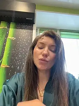 MooonReal on StripChat