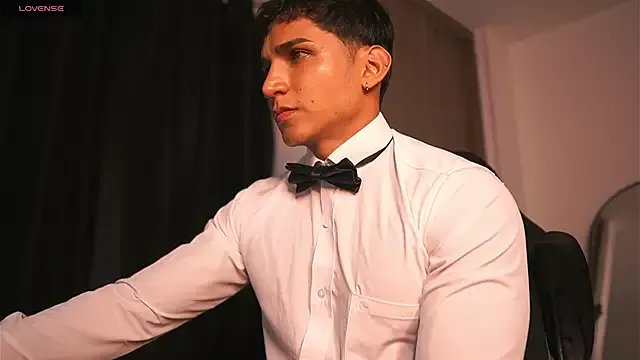 muscle_boyhorny on StripChat