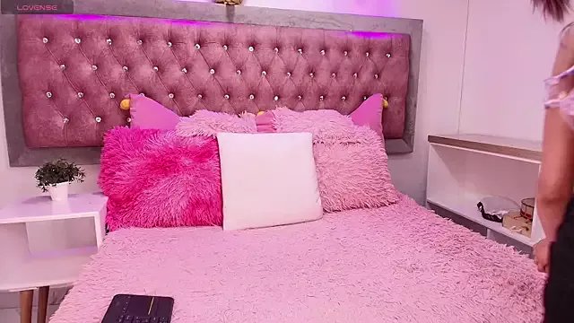 MylaDreams on StripChat