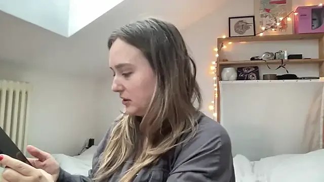 MyMegann — flash boobs