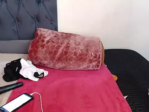 Offline MystiqueTeee on StripChat