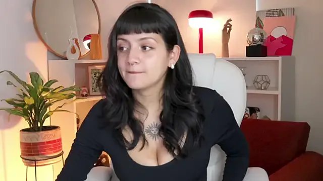 nahiapaws on StripChat