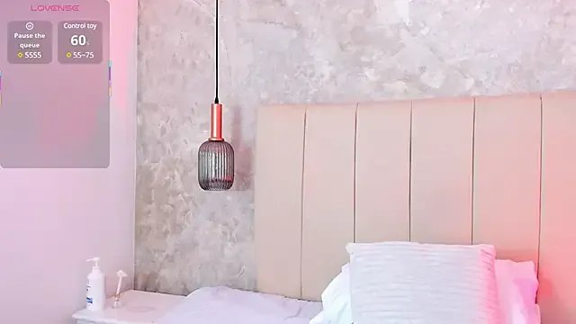 naishaa_ on StripChat