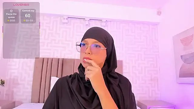 naishaa_ on StripChat