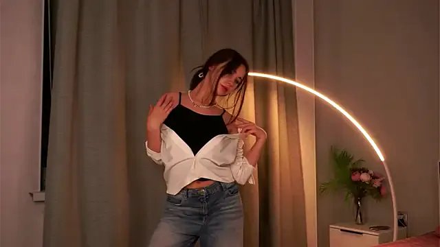 NanceeWestaway on StripChat