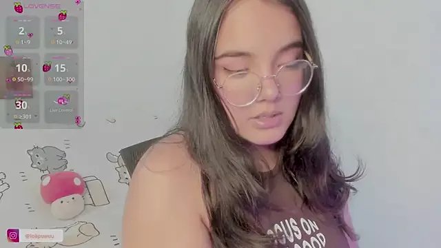 Naoko_7w7 on StripChat