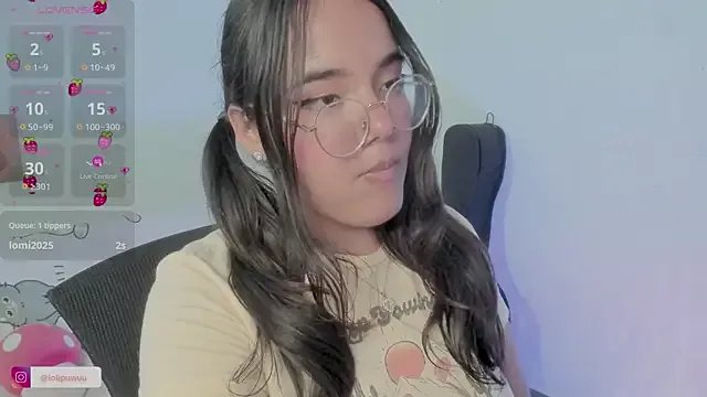 Naoko_7w7 on StripChat