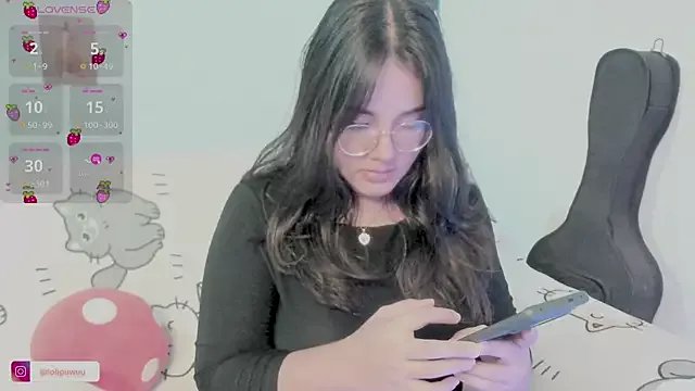 Naoko_7w7 on StripChat