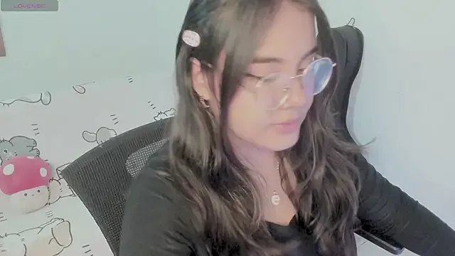 Naoko_7w7 on StripChat