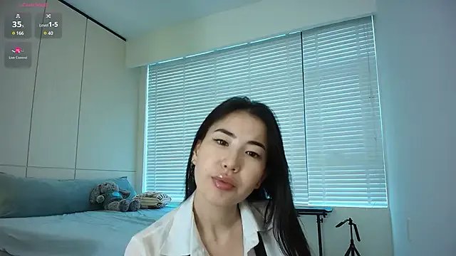 Naomi_52 on StripChat