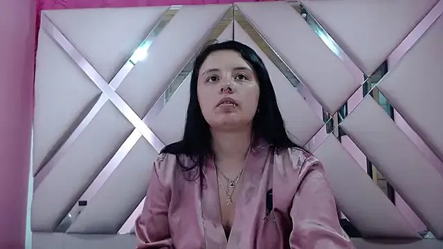 nathaly_low1 on StripChat