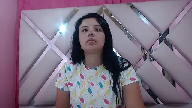 nathaly_low1 on StripChat