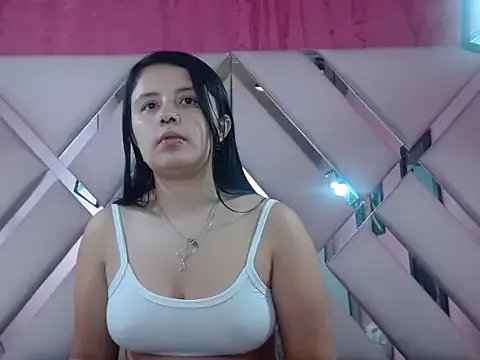 nathaly_low1 on StripChat