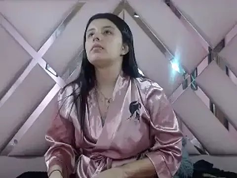 nathaly_low1 on StripChat