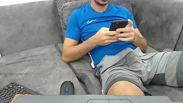 Naughtb0y on StripChat