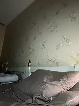 Naughtbaby_2025 on StripChat