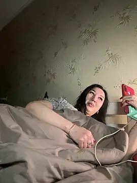 Naughtbaby_2025 on StripChat