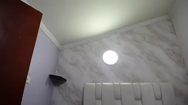 Naughty_Kittenm on StripChat