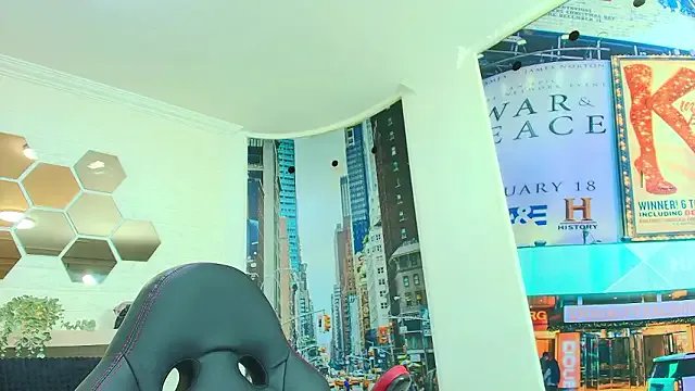 Naughty_Kittenm on StripChat