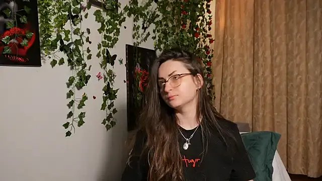 NaughtYHomemadE on StripChat