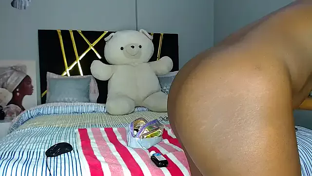 Offline NaughtyVixen25 on StripChat