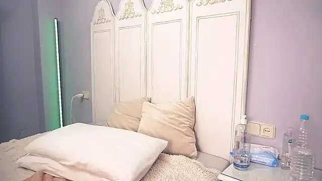 new_dee on StripChat