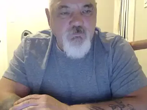 Offline Newfiesausage1972 on StripChat