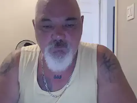 Offline Newfiesausage1972 on StripChat