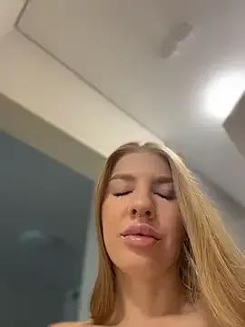 NewLale — Show boobs