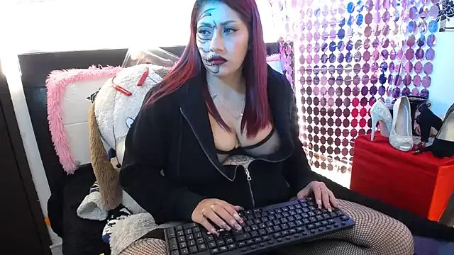 Nicol_V on StripChat