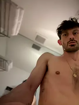 Offline nicolaaaaas on StripChat