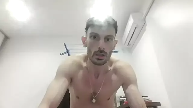 Offline nicolaaaaas on StripChat