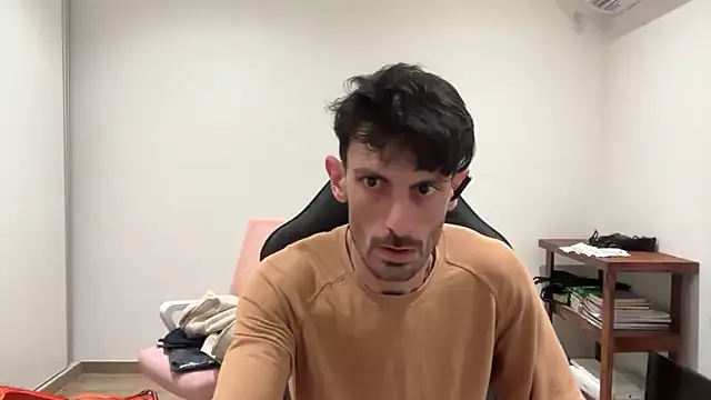 Offline nicolaaaaas on StripChat