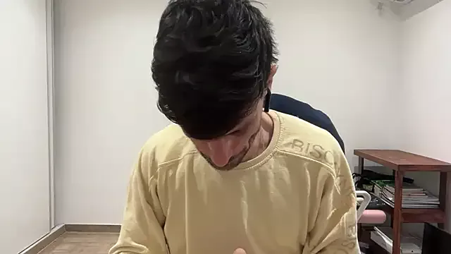 Offline nicolaaaaas on StripChat