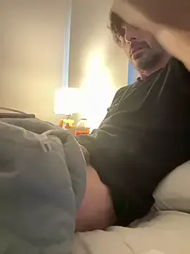 Offline nicolaaaaas on StripChat