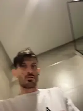 Offline nicolaaaaas on StripChat