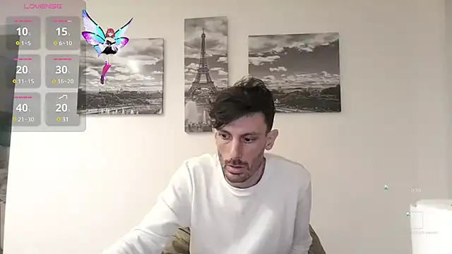 Offline nicolaaaaas on StripChat